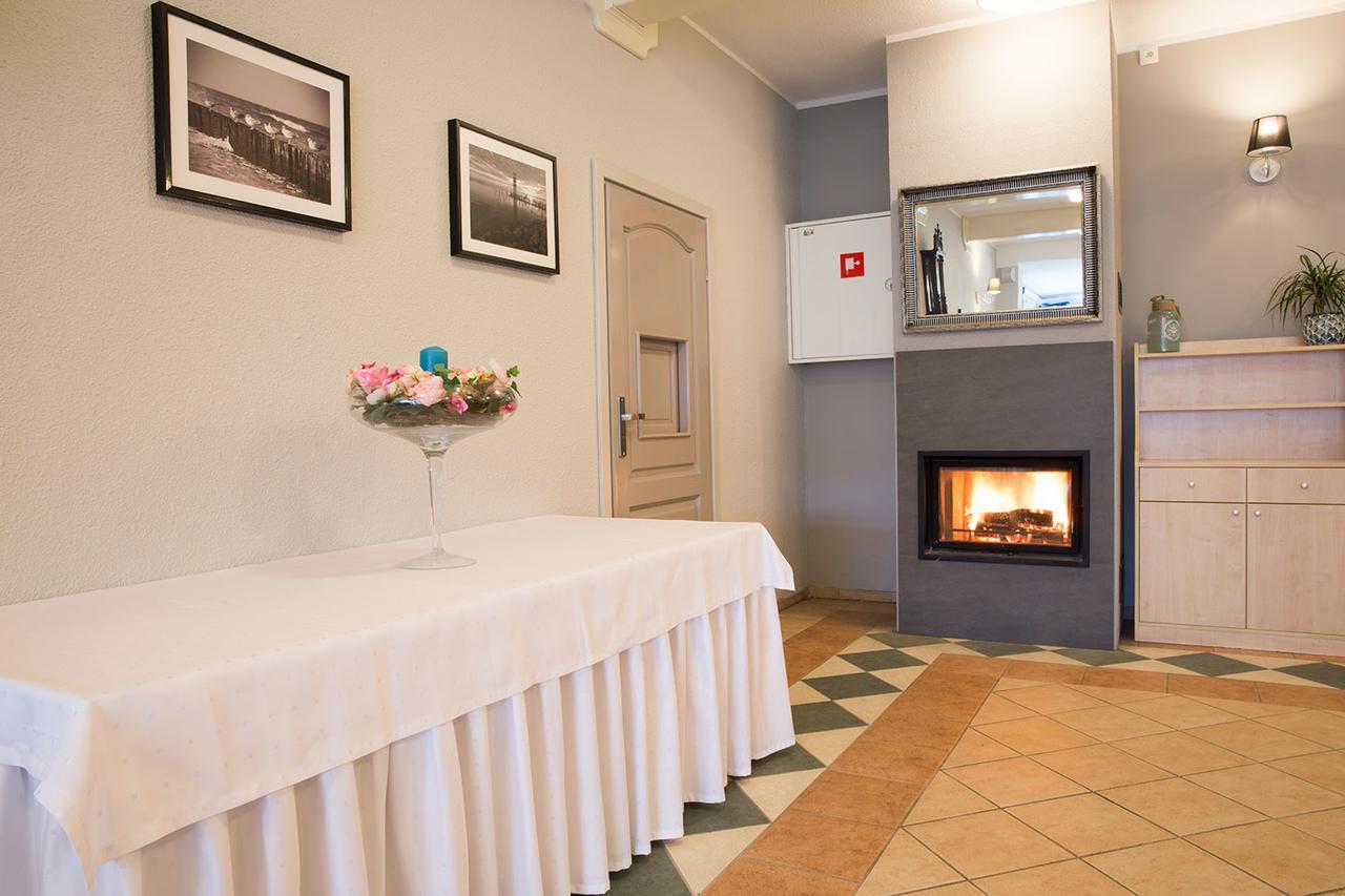 Osrodek Wczasowy Dagmor Bed and Breakfast Ustka Buitenkant foto